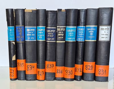 Dibarot Moshe on the Shas from the Gaon Rabbi Moshe Feinstein zt"l - 10 different parts. מצב 