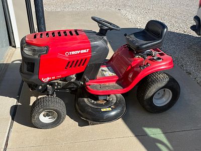 Troy-Bilt Pony 42 Riding Lawn Mower with 7-Speed Manual Transmission, NEW BATTERY, RUNS as it should