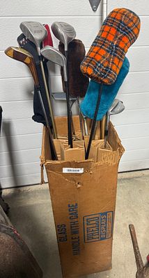 A Collection of Assorted LEFT HANDED Metal and Wooden Golf Clubs. A group of assorted golf clubs 
