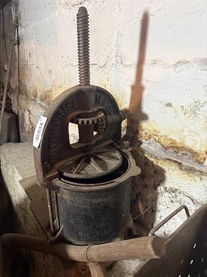 Enterprise Manufacturing Company 6 quart Cast Iron Sausage Stuffer and Fruit Press. Auction 
