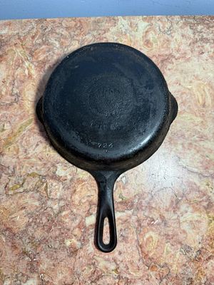 Griswold No. 5 Small Block Logo Cast Iron Skillet, Erie PA, Pattern 724, Sits flat. Auction 
