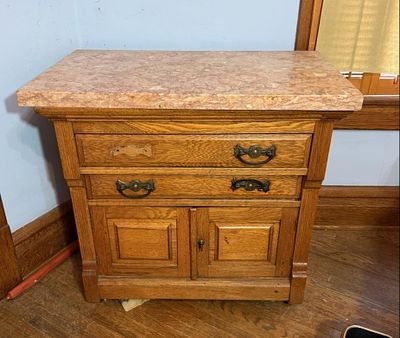 Late Victorian American Quartersawn Oak Marble-Top Washstand, comes with contents, approx 33" wide. 