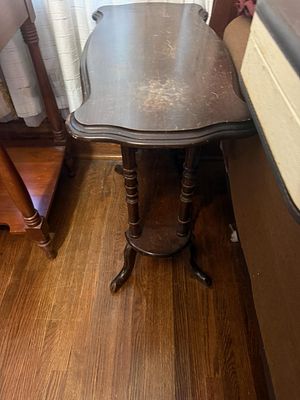 Traditional Scalloped Top Trestle Side Table, 24" tall. Auction pickup for this auction is 