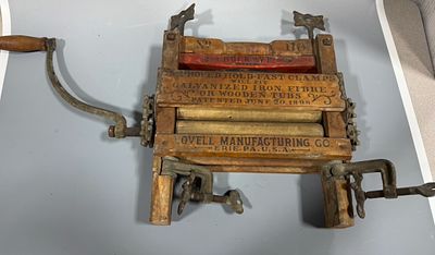 Antique Lovell Manufacturing Co. Buckeye No. 118 Clothes Wringer
