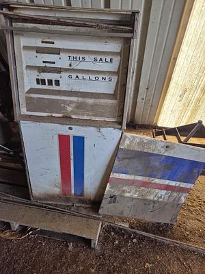 WEST OF MEEKER PICKUP- Vintage Tokheim Mechanical Gas Pump. This is a vintage short-style 