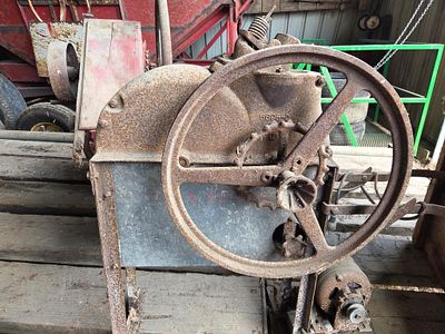 WEST OF MEEKER PICKUP- John Deere Antique Cast Iron Corn Sheller with Electric Motor Modification. 
