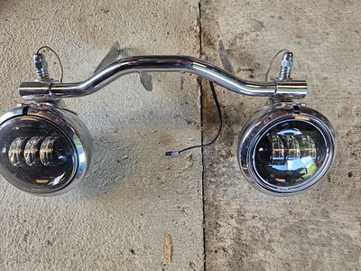 KENTON AREA PICKUP- 2008 Springer Chrome Auxiliary Passing Lamp and Light Bar Assembly