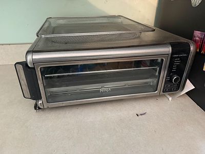 Ninja Foodi Digital Air Fry Oven with Accessories, powers on