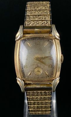 A Vintage Bulova 10K Rolled Gold Plate Men's Mechanical Wristwatch, dated 1950. A vintage Bulova 