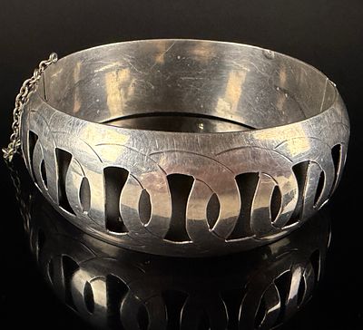 Vintage Mexican Sterling Silver Wide Hinged Bangle Bracelet with Cutout Design
Category: Bracelets. 