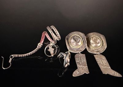 1 ozt Vtg Mexican Sterling Silver and Mixed Metal Novelty Earring Lot. A mixed lot of three 