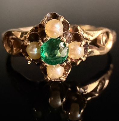 10K Gold Antique Style Yellow-Toned Metal Cluster Ring featuring Faceted Green Gemstone and 