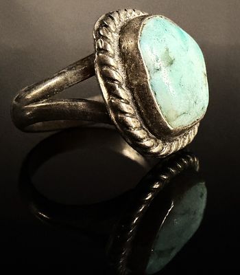 Vintage Navajo Silver Ring featuring Large Turquoise Cabochon
Category: Rings. A vintage or 