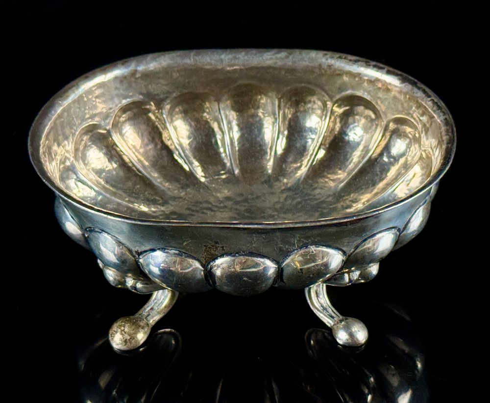 A Sanborns Mexico Sterling Silver Footed Center Bowl 5.9 Ozt. A sterling silver footed bowl 