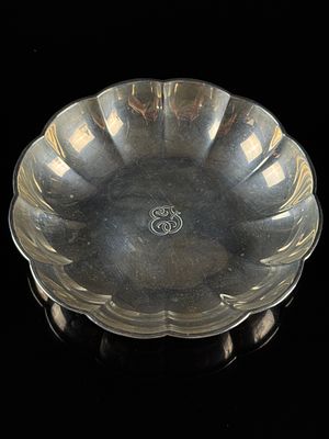 Tiffany & Co. Sterling Silver Scalloped Serving Dish with Monogram 4.8 Ozt. A single sterling 