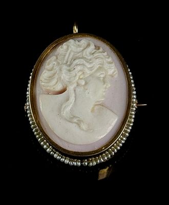 10K Gold and Shell Cameo Convertible Brooch Pendant with Seed Pearl Border. A single convertible 