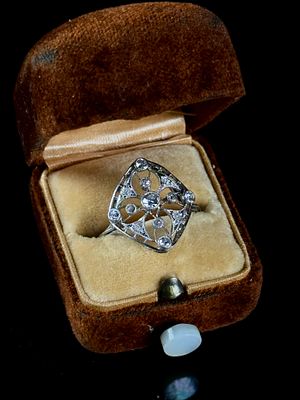 Art Deco Platinum and Diamond Filigree Dinner Ring with Jeweler Presentation Box. The ring is 