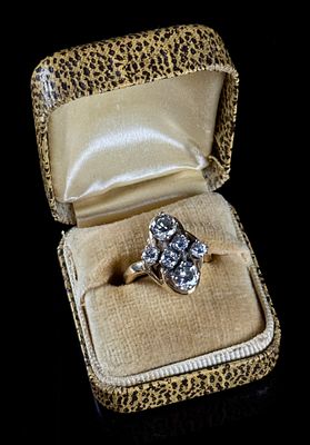 A Vintage 14K Gold Large Diamond Cluster Ring. A vintage cluster ring crafted from 14K yellow 