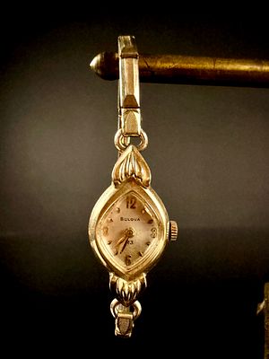 Bulova 23 Jewels 10kt Rolled Gold Plate Ladies Wristwatch 1960. A vintage ladies manual wind 
