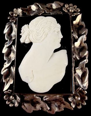 Sterling Silver and Black Ground Cameo Brooch with Classical Female Profile. A rectangular cameo 