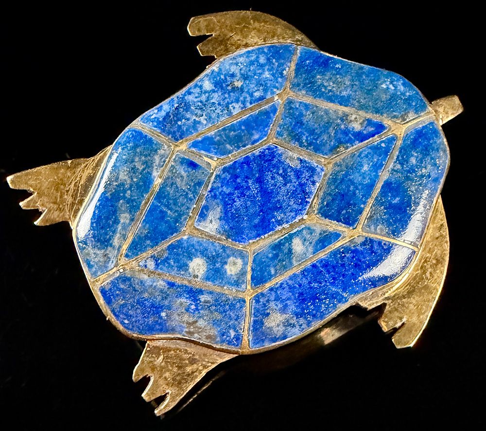 Mexican .970 Silver Inlay Turtle Brooch. This animal motif brooch is designed in the form of a 