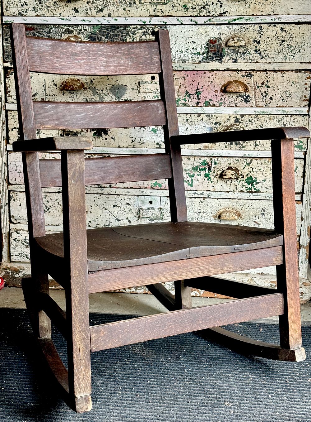 Stickley Bros. Co. Quaint Furniture Mission Oak Rocking Chair. This American Arts and Crafts 