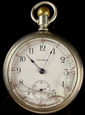 Antique American Waltham Watch Co. 15 Jewel 18 Size Pocket Watch. This antique open face pocket 