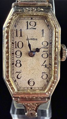 Illinois Watch Co. Art Deco 14 Karat SOLID Gold Ladies Wristwatch. An Art Deco era ladies 