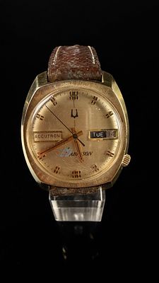 Bulova Accutron Cushion Case 10K Rolled Gold Plate Back Watch. A vintage Bulova Accutron 