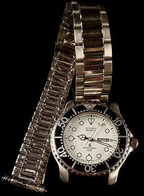 Citizen Quartz Diver-Style Stainless Steel Wristwatch, 6000-G03502 K. A vintage Citizen quartz 