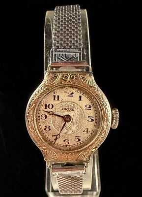 Antique Art Deco Dione Watch Co. 15 Jewel 14kt Gold Filled Ladies Wristwatch. An Art Deco-period 
