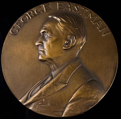 George Eastman Kodak 25-Year Service Bronze Medallion, 1968. This bronze commemorative medallion 