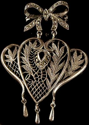 Vintage Silver and Marcasite Heart Filigree Dangle Brooch. A vintage silver dangle brooch 