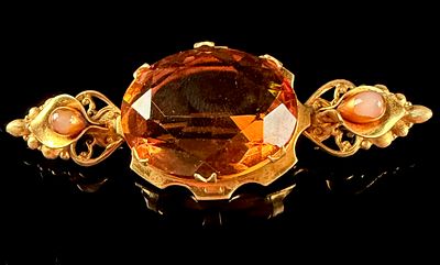 Gold Filled Art Deco Style Simulated Citrine and Cabochon Brooch. A gold filled brooch featuring 