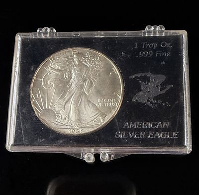 1988 US American Silver Eagle 1 Oz .999 Fine Silver Dollar. This 1988 US American Silver Eagle 