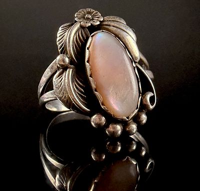 Navajo Sterling Silver and Pink Mussel Shell Cocktail Ring, Signed H. This is a vintage 