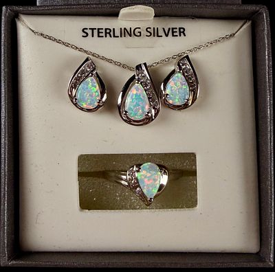 A Sterling Silver and Simulated Opal Jewelry Set. A matching jewelry set consisting of a pendant 