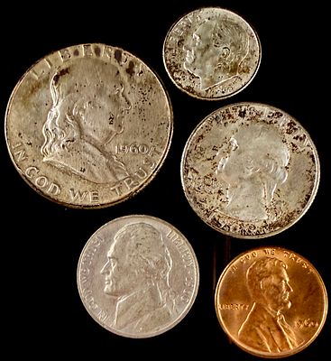 A Set of 1960 US Proof Coins. This lot consists of a 1960 United States Proof Set issued by the 