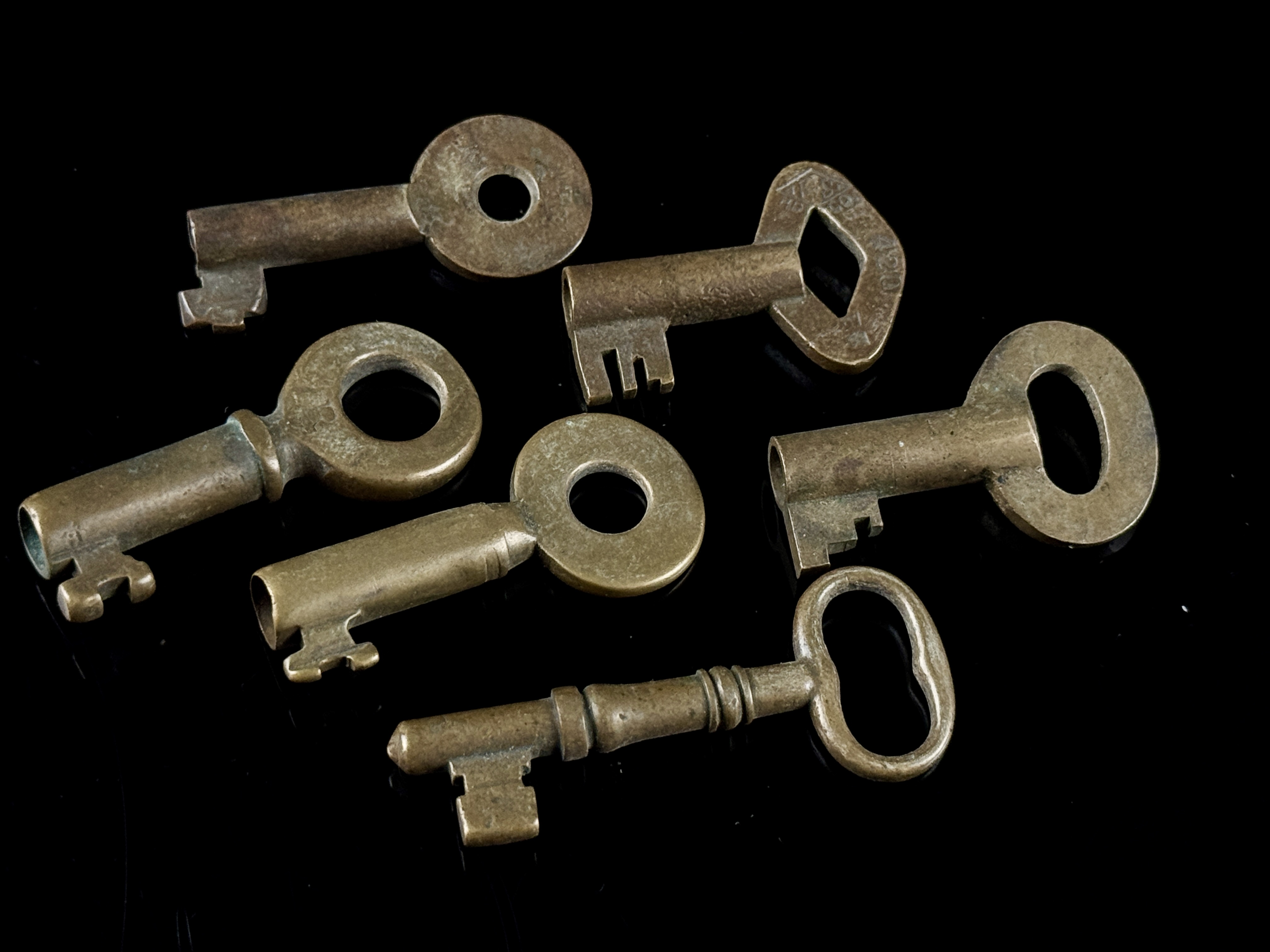 An Assortment of Antique Brass Railroad and Industrial Cabinet Keys including S.R.M. Mfg. Co.