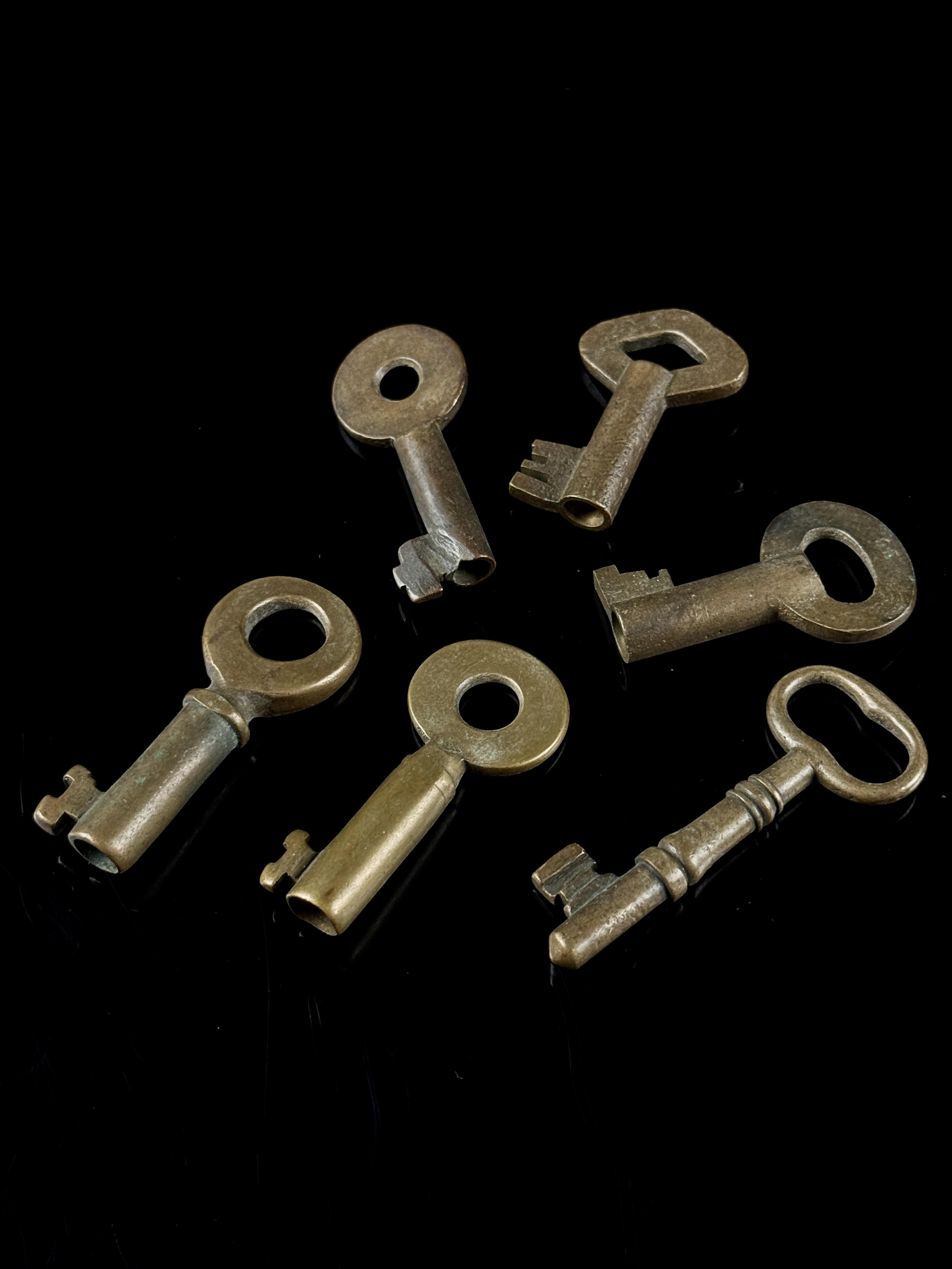 An Assortment of Antique Brass Railroad and Industrial Cabinet Keys including S.R.M. Mfg. Co.