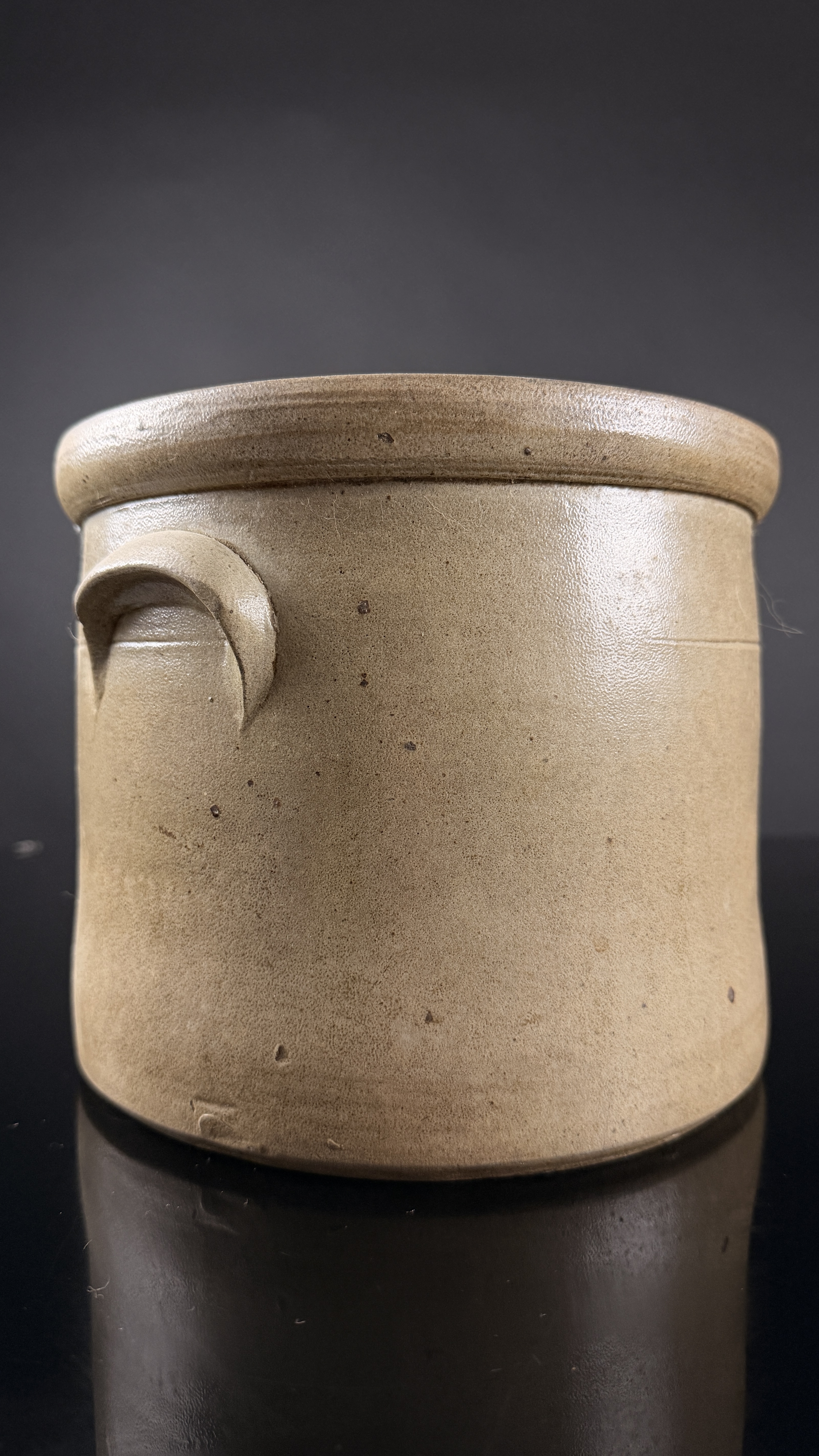 Evan R. Jones Pittston, PA Cobalt-Decorated Salt-Glazed Stoneware Cake Crock