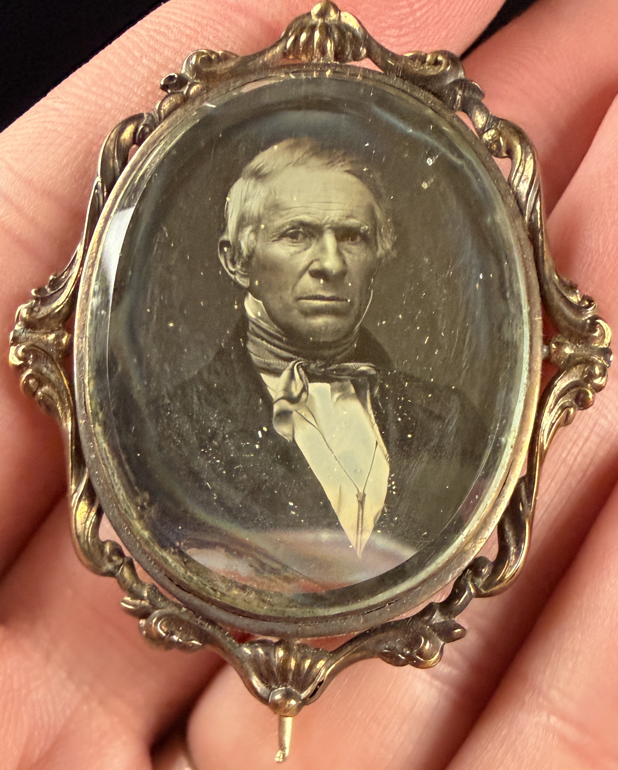 10K Gold Victorian Daguerreotype Portrait Brooch