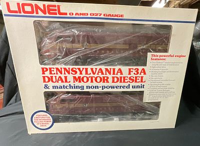 A Pair of Lionel 6-8970 and 6-8971 O Gauge Pennsylvania Railroad F3A Diesel Locomotives. This 