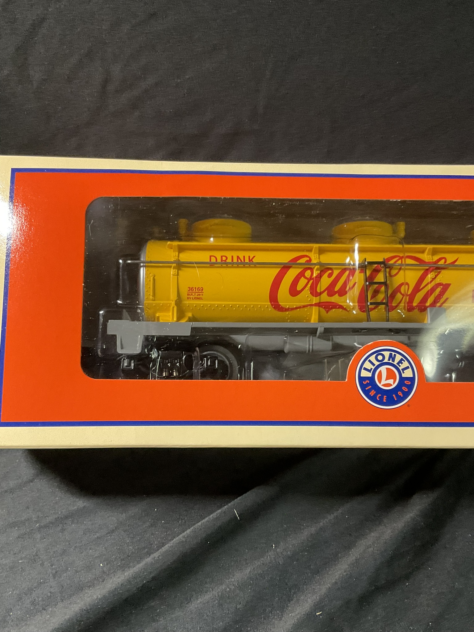 Lionel 6-36169 Coca-Cola O-Gauge 3-Dome Tank Car