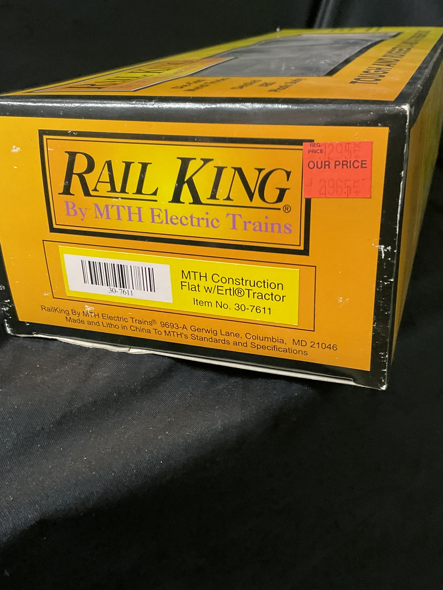 RailKing by MTH Electric Trains Item No 30-7611 Construction Flatcar with Ertl Tractor