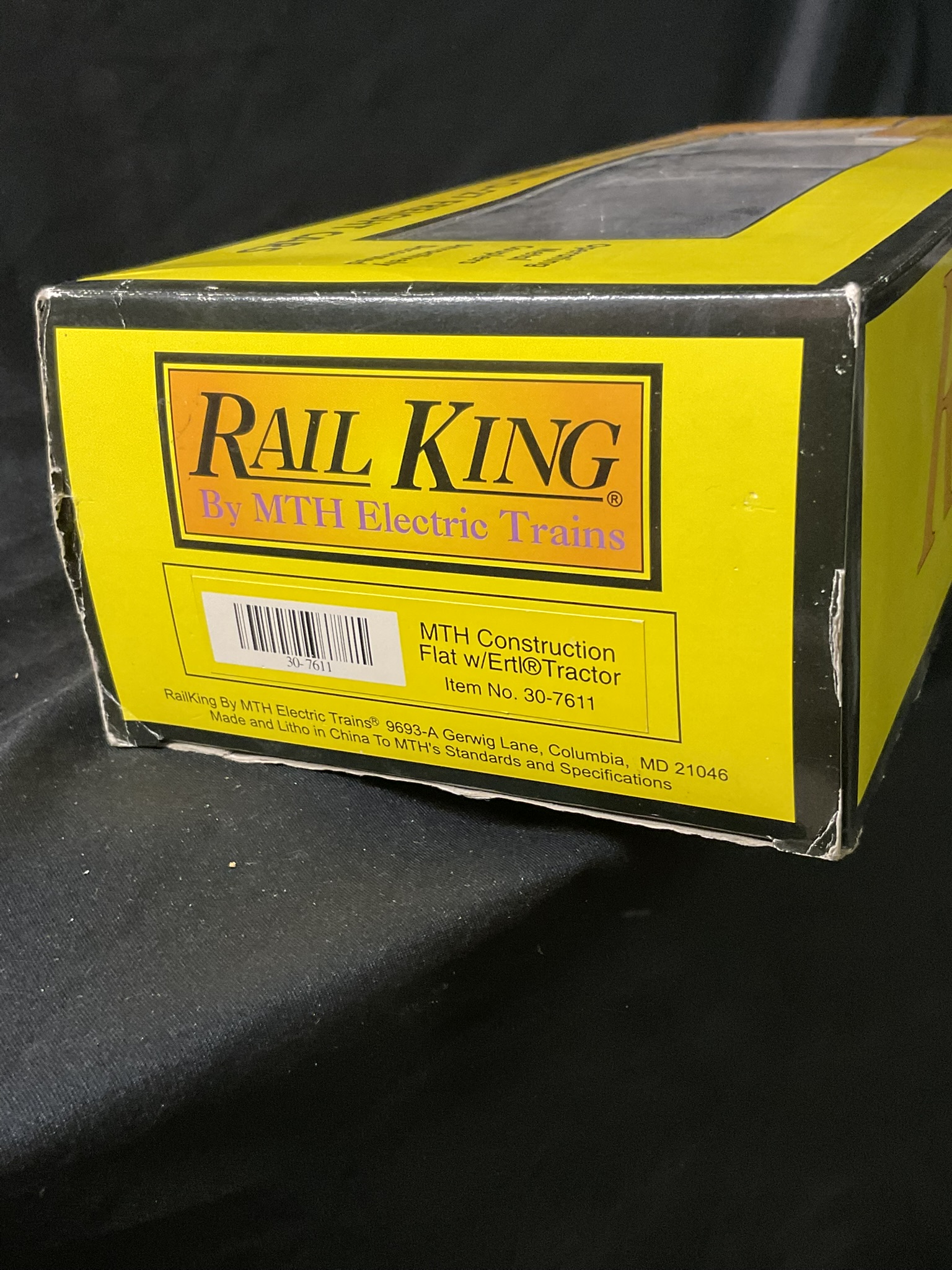 RailKing by MTH Electric Trains Item No 30-7611 Construction Flatcar with Ertl Tractor
