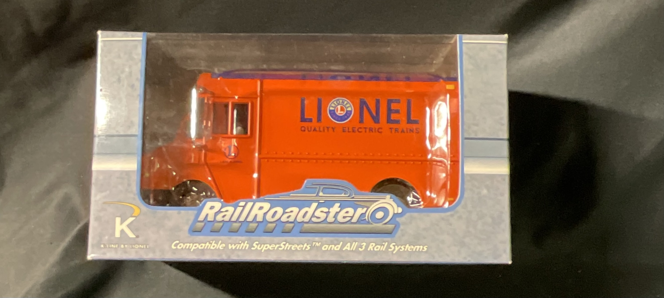 Lionel 6-22510 RailRoadster SuperStreets Step Van with TMCC
