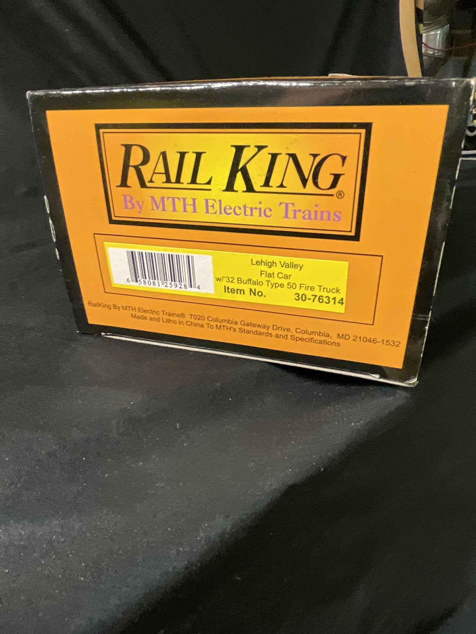 RailKing by MTH Electric Trains Lehigh Valley Flatcar with 1932 Buffalo Type 50 Fire Truck Item 30-76314