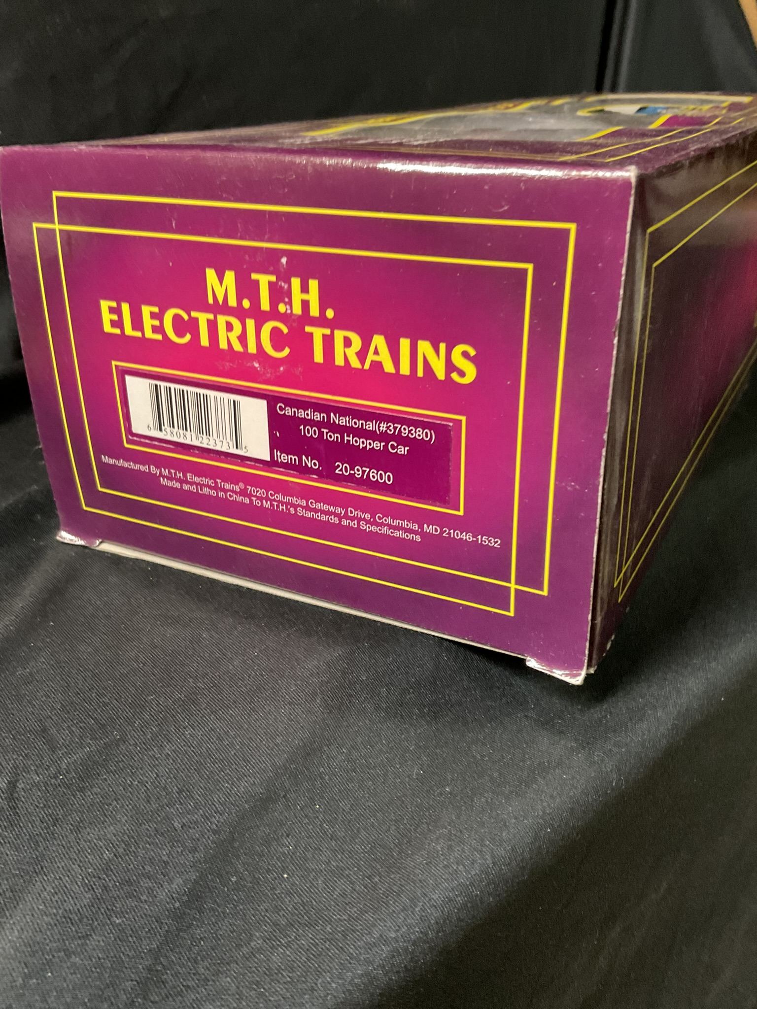 M.T.H. Electric Trains O Scale Canadian National 100 Ton Hopper Car