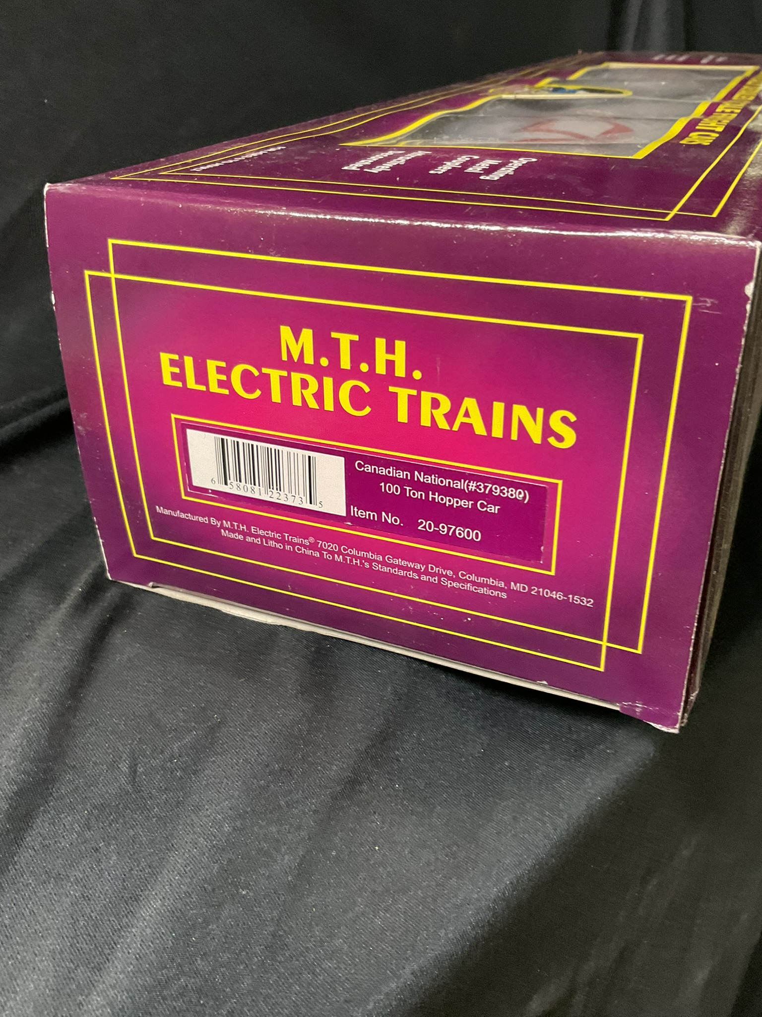 M.T.H. Electric Trains O Scale Canadian National 100 Ton Hopper Car